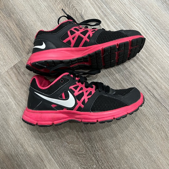 NIKE SHOES - Picture 6 of 9